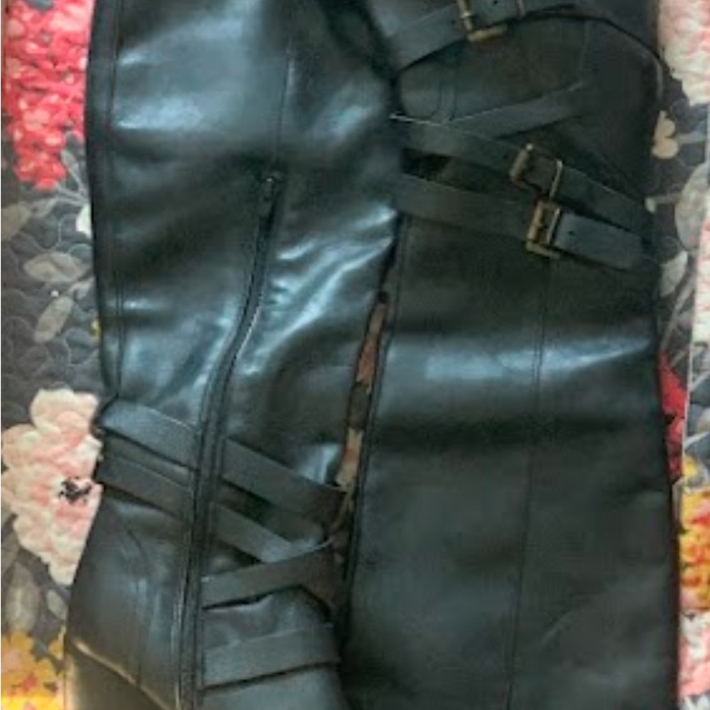 Black Knee-High Leather Boots with Buckle Straps